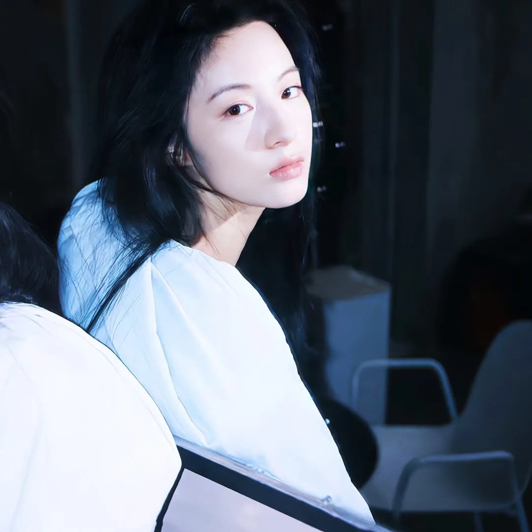 腰间持枪